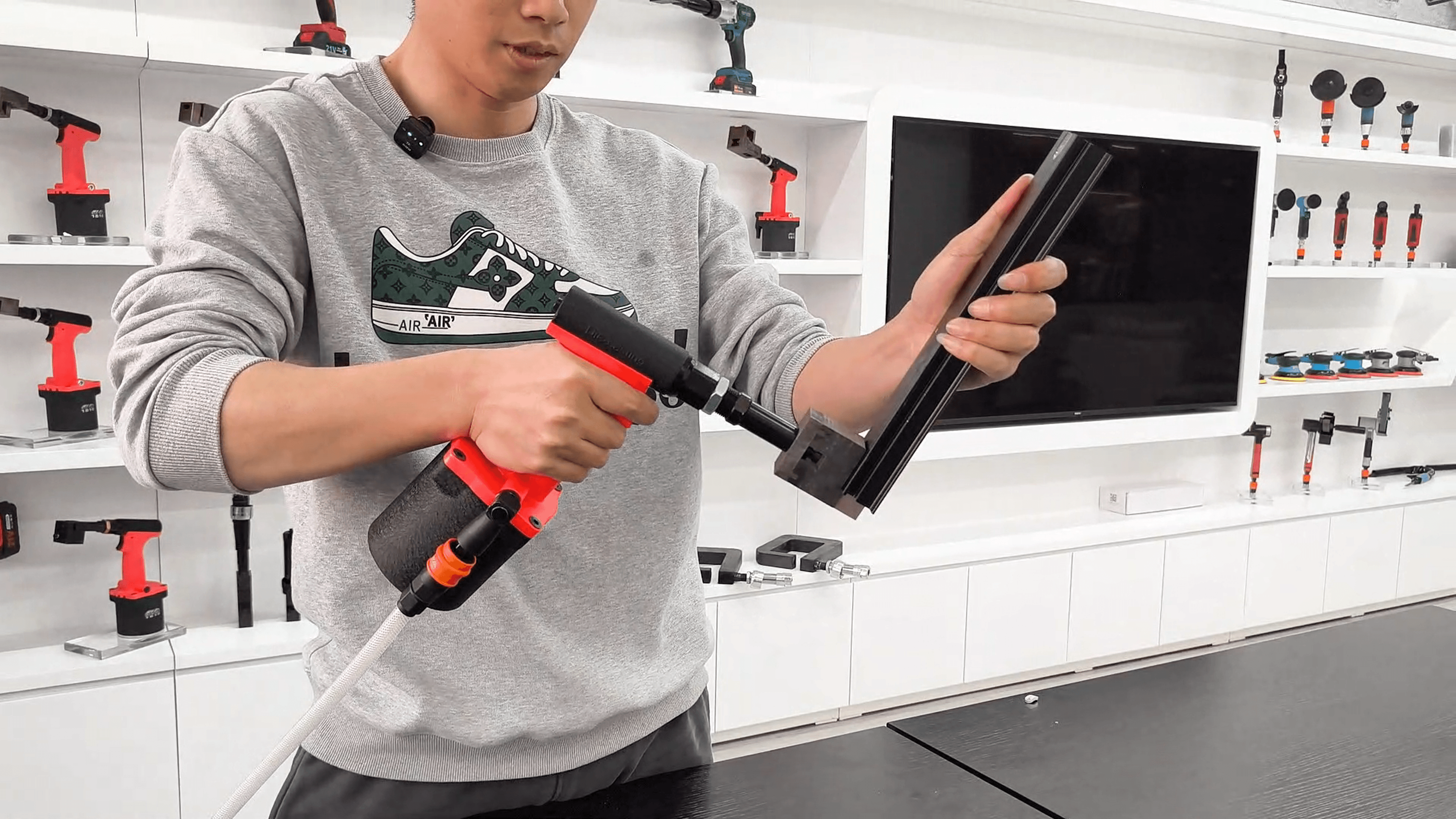 Pneumatic Punching Machine - Aluminum Punching Display